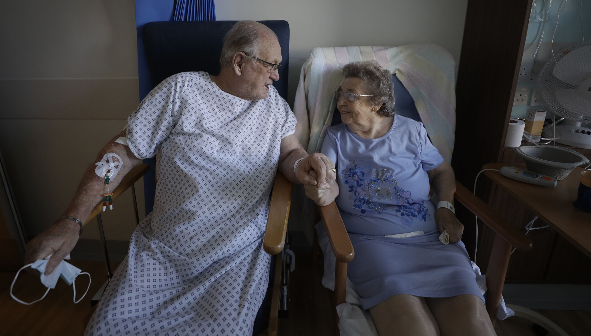 APTOPIX Virus Outbreak Britain Trial